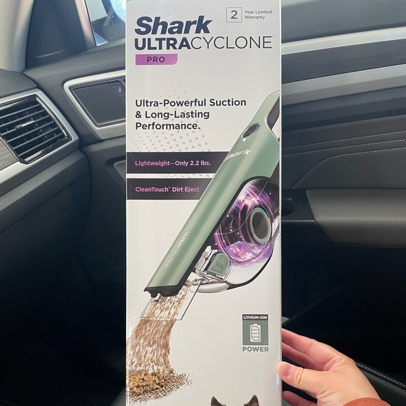 NWT Shark ULTRACYCLONE Pro Vacuum - Picture 3 of 8
